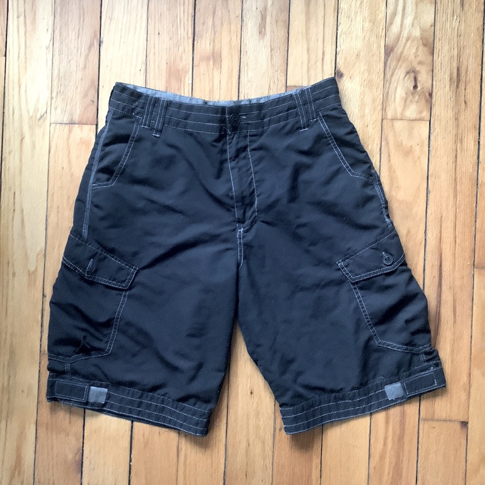 Plugg men’s cargo shorts. Size 32. Black.